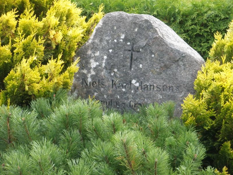 Niels Karl Hansen's familiegravsted.JPG